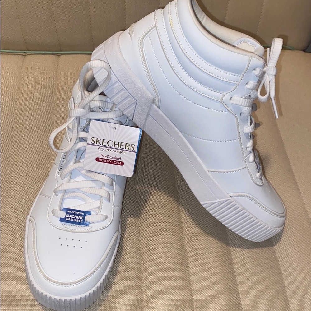 NWT SKECHERS Air Cooled White Hi Top Sneakers 9 Memory Foam